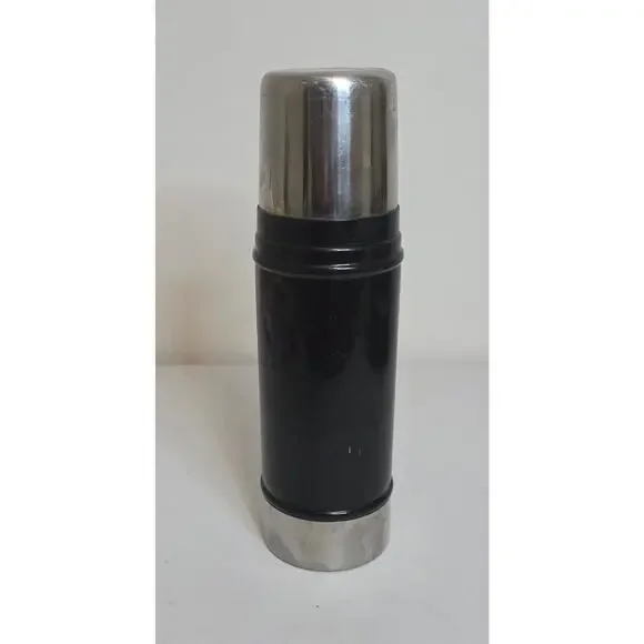 Stanley Classic Legendary Vacuum Bottle 16 oz. - Picture 2 of 4